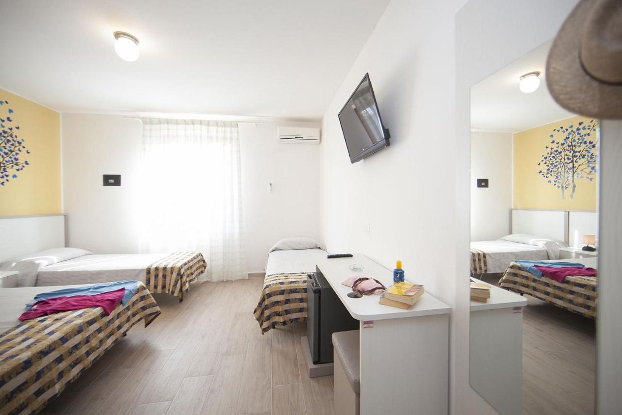 Hotel Thomas Marina di Campo Esterno foto